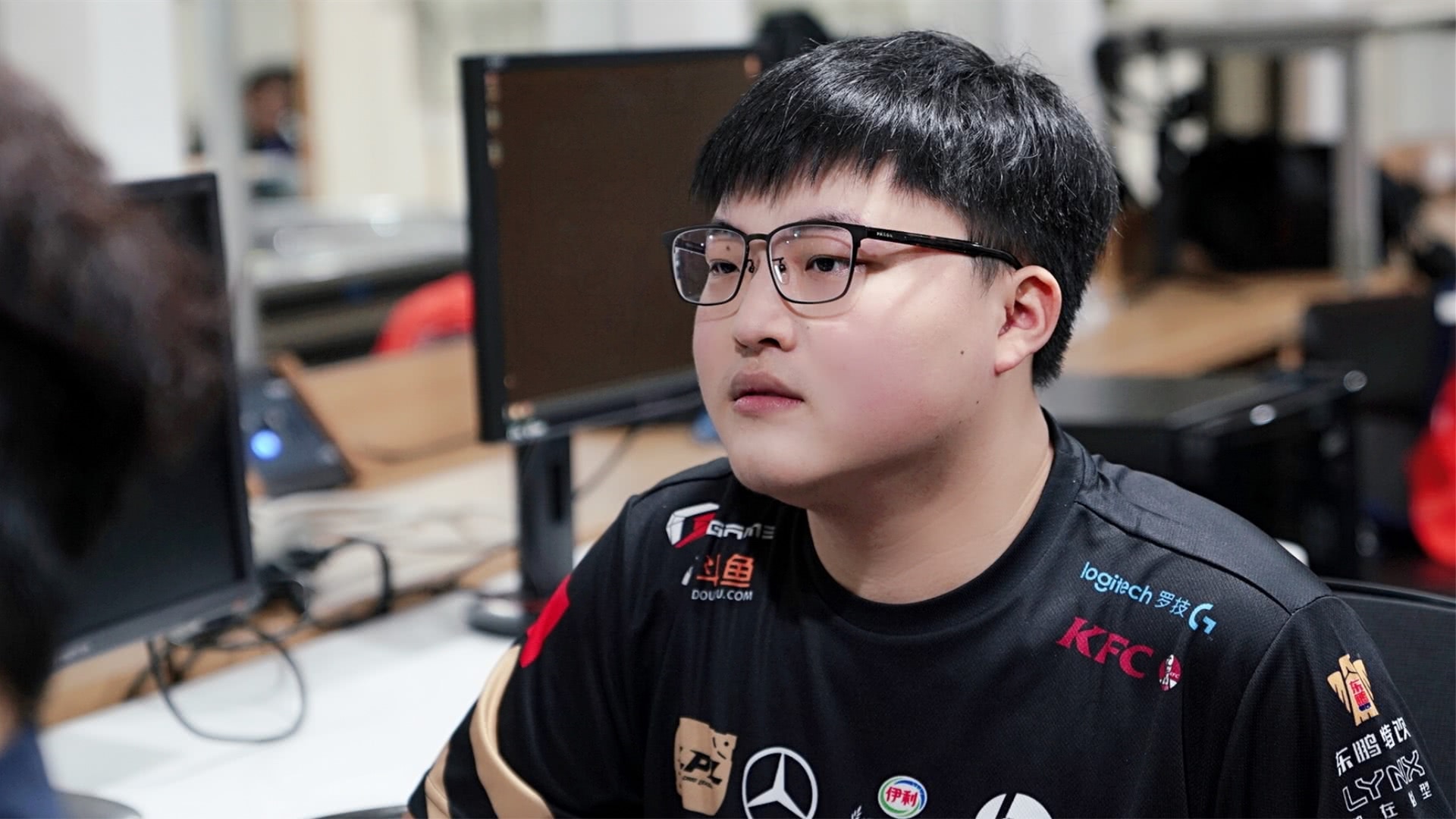 NS绝杀T1,Uzi线上压制力十足焦点之战半决赛,点燃全场激情的简单介绍 NS绝杀T1,Uzi线上压制力十足焦点之战半决赛,点燃全场激情的简单介绍