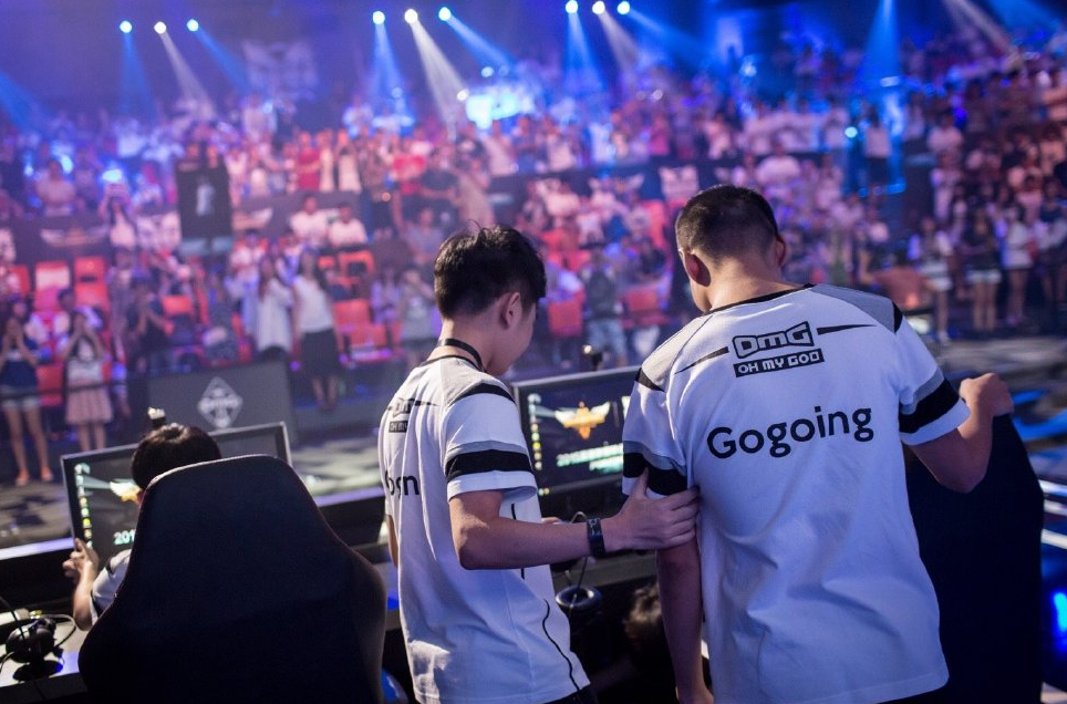 CLG力克FNC，Ming关键团战开团秒人宿命之战半决赛，锁定晋级资格