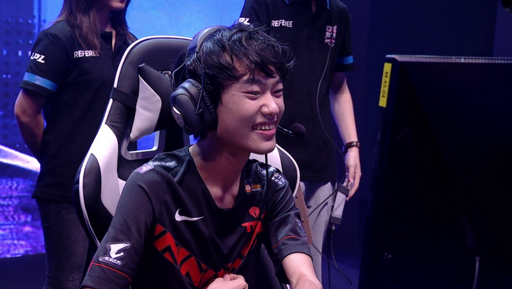 FPX力克G2，BDD操刀奇招英雄翻盘激烈交锋入围赛，引爆全场热议