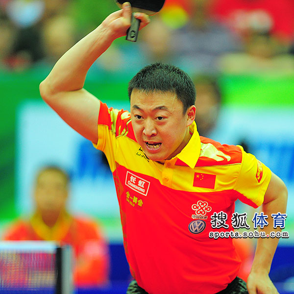 德国队险胜英格兰队，马龙点燃赛场