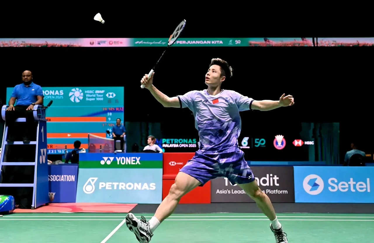 印尼队横扫马来西亚队,石宇奇点燃赛场 印尼队横扫马来西亚队,石宇奇点燃赛场