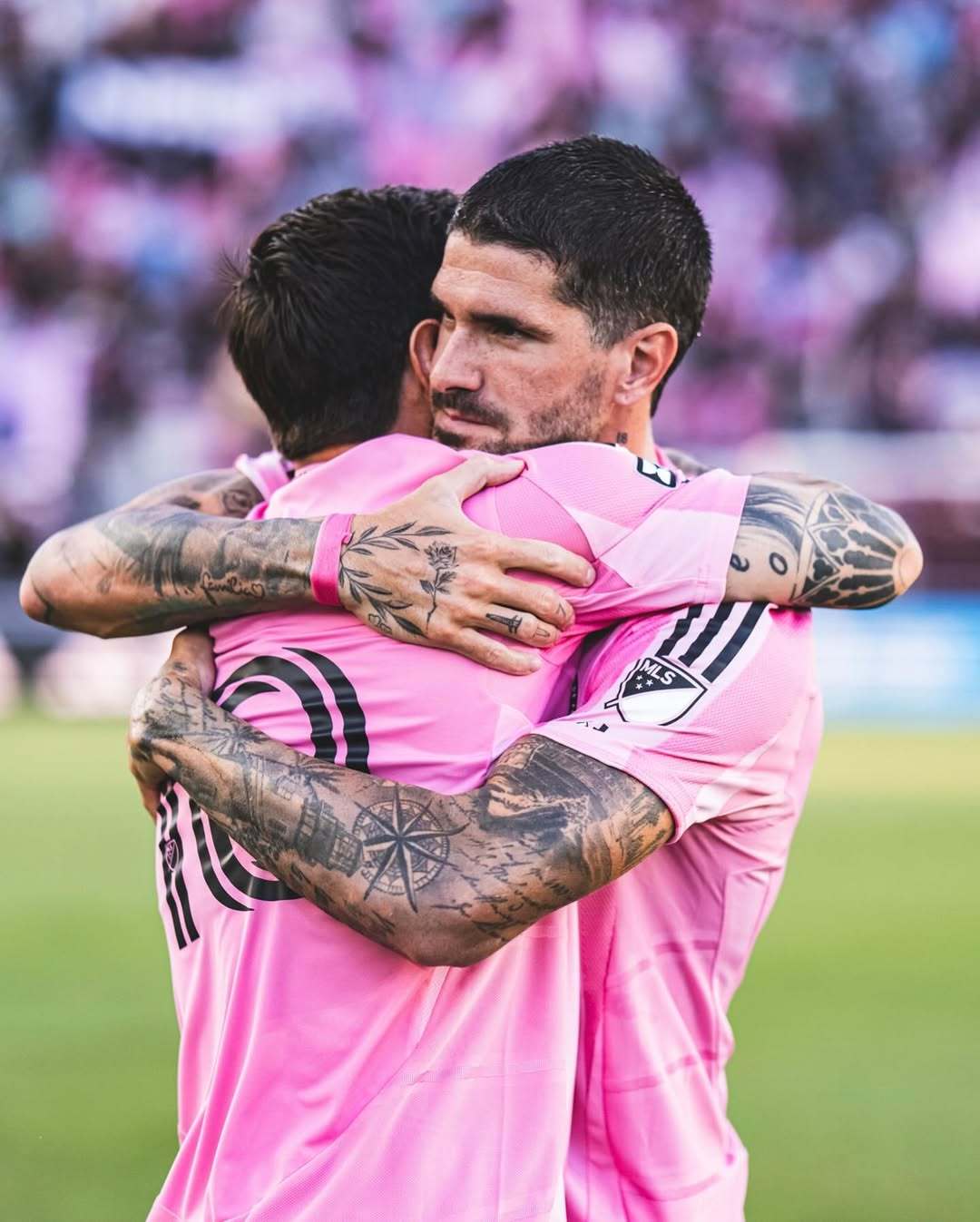 阿根廷轻取曼联，阿尔瓦雷斯带队取胜