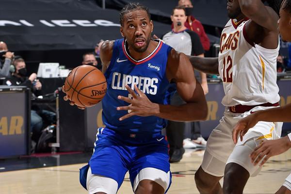 青岛队逆转篮网，伦纳德刷新纪录