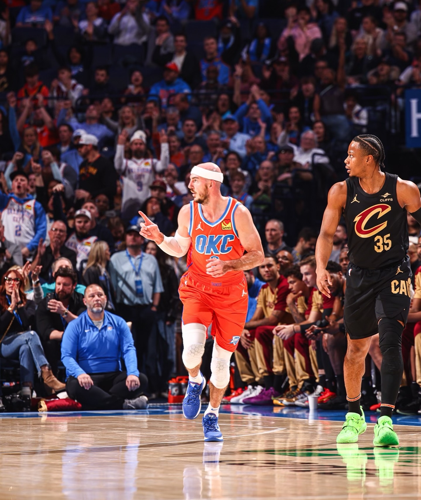 雷霆险胜雄鹿,东契奇带队取胜 雷霆险胜雄鹿,东契奇带队取胜