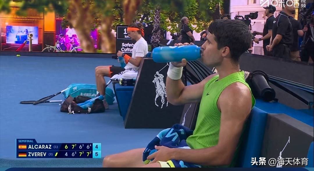 戴维斯杯鏖战拉沃尔杯，兹维列夫高光表现