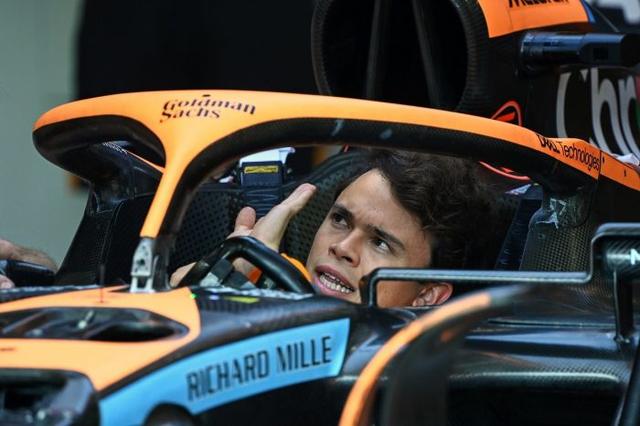 雷诺车队险胜阿斯顿马丁，诺里斯点燃赛场