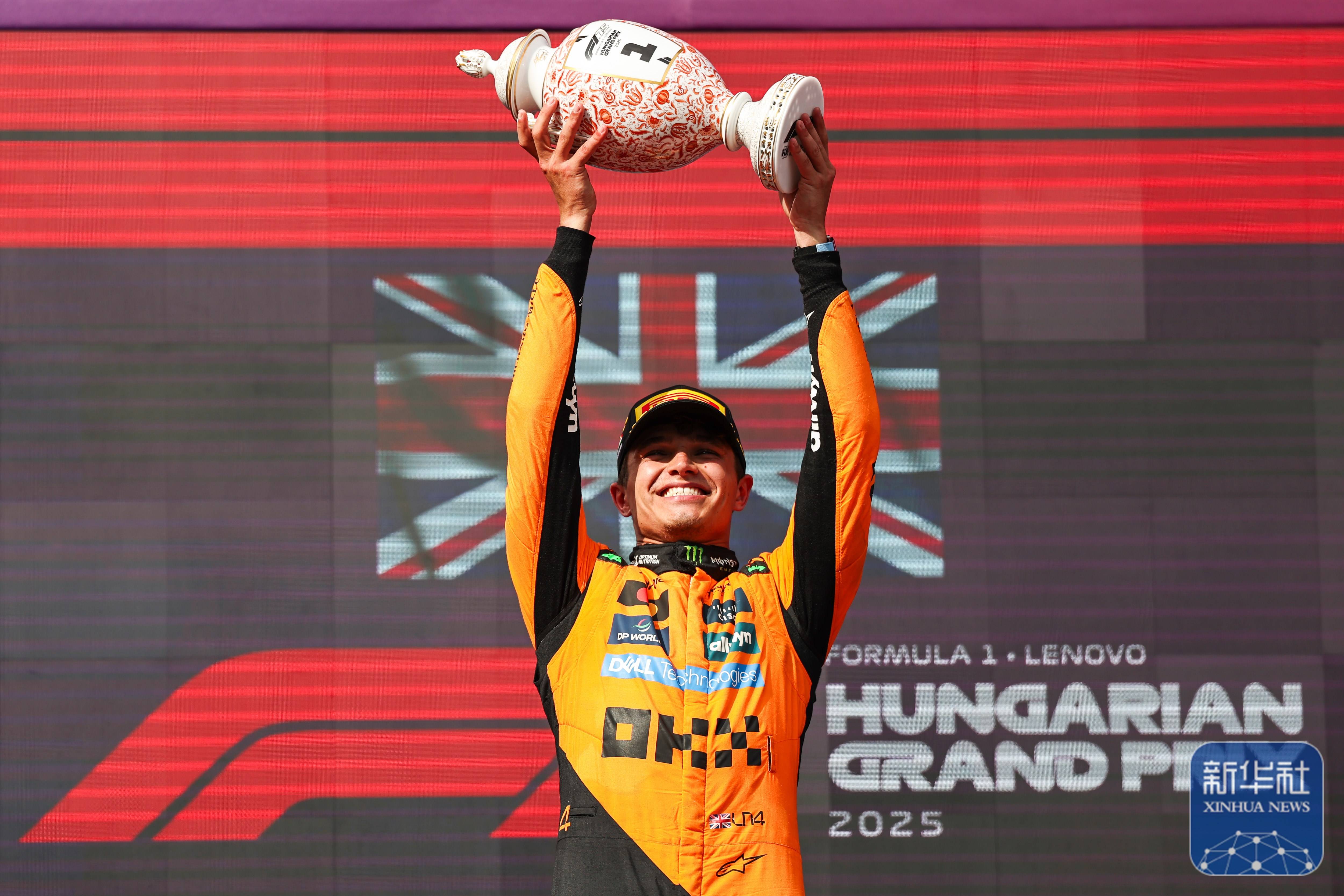 雷诺车队险胜阿斯顿马丁，诺里斯点燃赛场